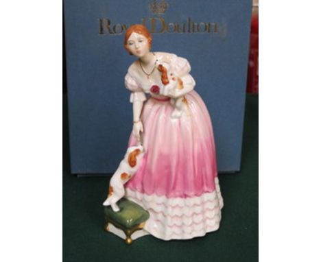 BOXED ROYAL DOULTON GLAZED CERAMIC FIGURINE- QUEENS OF THE REALM- QUEEN VICTORIA, HN3125