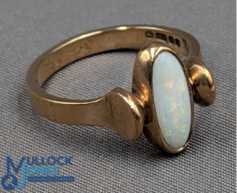 Ladies period Opal 9ct Gold Ring hallmarked - size M - 3g