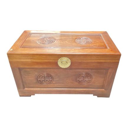 Good quality Eastern camphor wood trunk, 101cm wide, 53cm deep, 58cm high