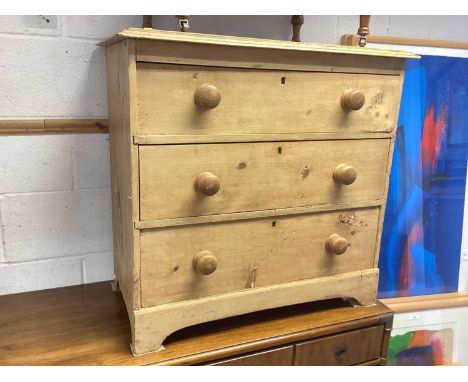 Small pine chest of drawers, 82cm wide, 44cm deep, 78cm high, together with octagonal side table with chess board top (2)