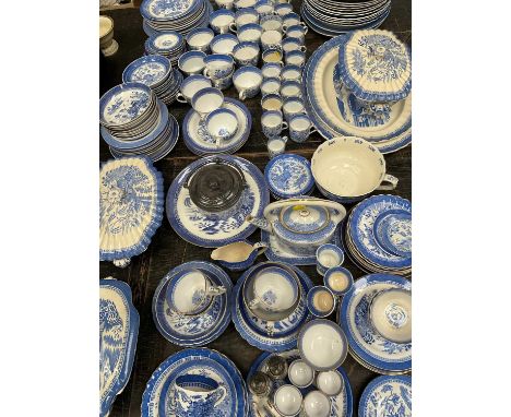 Extensive collection of 19th century Copeland Spode 'Mandarin' pattern blue and white tea, breakfast and dinner service and s