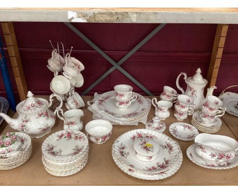 Royal Albert 'Lavender Rose' tea, coffee and dinner service