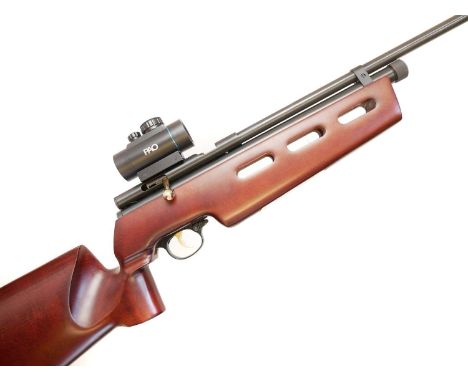 SMK Target QB78D .22 CO2 air rifle SMK Target QB78D .22 CO2 air rifle, 21inch barrel, stylised pistol grip stock, NVN, topped
