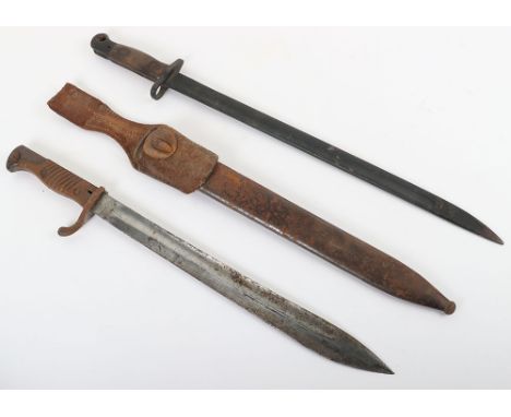 WW1 German and 1907 Bayonets: German bayonet with maker and armour marks to blade in original scabbard with leather frog, 190