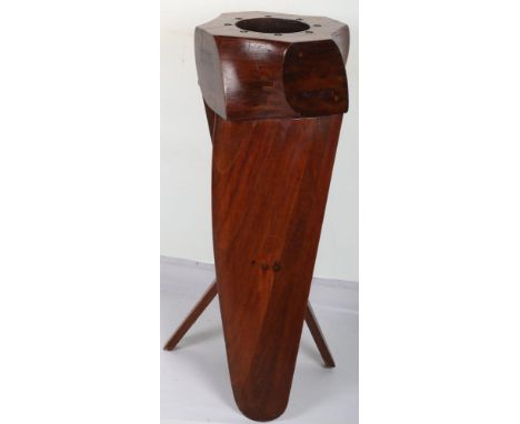 WW1 Propeller Boss Jardiniere, laminated mahogany propeller boss and blades made into a jardiniere with damaged glass bowl to