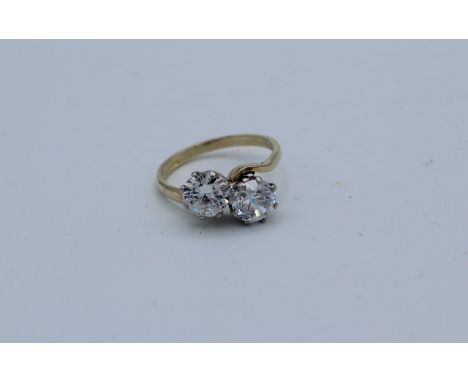 A cubic zirconia toi et moi 9ct gold ring, size O 1/2.&nbsp;Gross weight approximately 3.5gm
