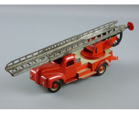 A CLOCKWORK TINPLATE FIRE ENGINE, red livery with front steering, two part extending ratchet ladder, unknown maker's mark bel
