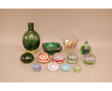 A group of glassware and glass paperweights, to include a coloured glass vase, ashtray, millefiori paperweights of varying si