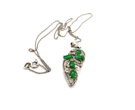 A JADE AND DIAMOND EASTERN PENDANT. THE BALE STAMPED 375, WITH AN EASTERN CHARACTER MARK, ASSESSED AS 9ct WHITE GOLD, SUSPEND