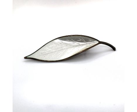 A VINTAGE SILVER AND WHITE ENAMEL LEAF BROOCH FOR DAVID ANDERSEN, NORWAY. LENGTH 7cms. WEIGHT 8.7grms. 