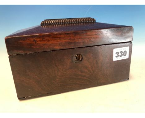 A 19TH CENTURY ROSEWOOD TEA CADDY WITH RAISED REEDED CAP TO THE CHAMFERED RISING LID.
