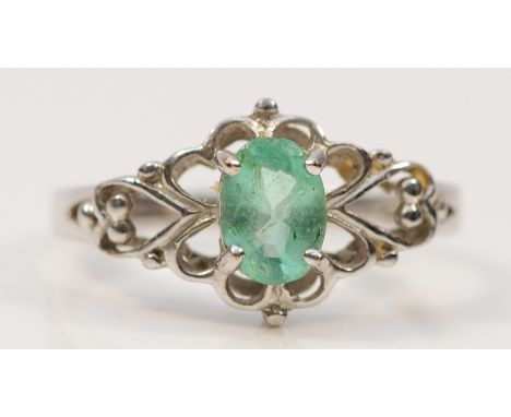 A 9ct white gold emerald openwork ring, N, 2.1g