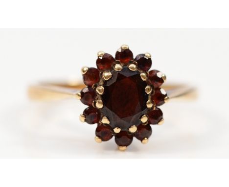 A 9ct gold garnet cluster ring, O, 2.3g