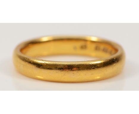 A 22ct gold wedding band, M, 5.6g