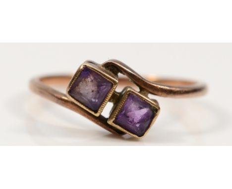 A 9ct gold amethyst cross over ring, O, 1.7g