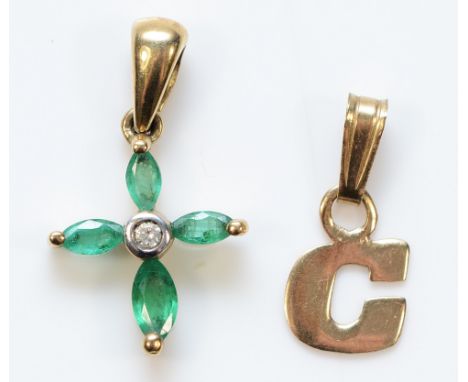 A 9ct gold emerald and diamond cross pendant, with a 9ct gold initial C pendant, 1g