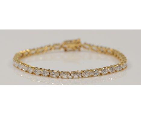 A 14K gold cubic zirconia bracelet, 19cm, 8.8g