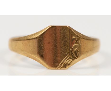 A 9ct gold heart signet ring, Birmingham 1983, M, 1.5g