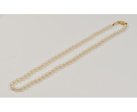 A 9ct gold clasped cultured pearl necklace, 15.3g