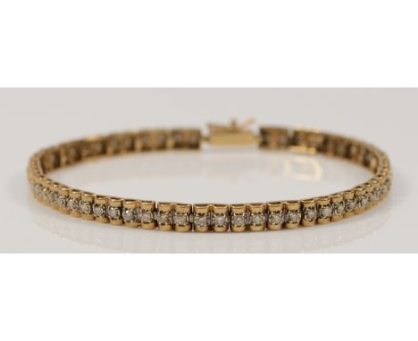 A 9ct gold diamond bracelet, 19cm, 6.7g