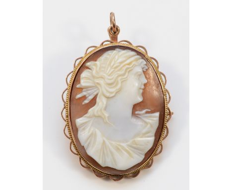A 9ct gold mounted shell cameo brooch, with safety chain, 40mm x 35mm, 10g