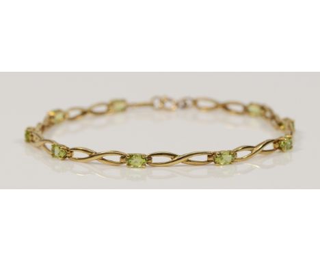 A 9ct gold peridot bracelet, 19cm, 3.6g
