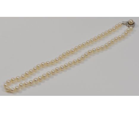 A 14K gold white gemstone clasped cultured pearl necklace, 43cm, 24g
