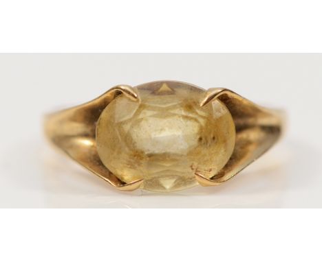 A 9ct gold citrine dress ring, K, 2.6g