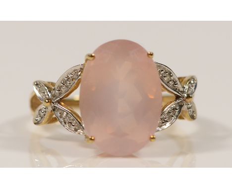 A 9ct gold rose quartz and diamond dress ring, P 1/2, 3.3g