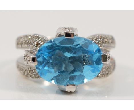 A 14K white gold brilliant cut diamond and blue topaz dress ring, 14mm x 10mm, O, 10g