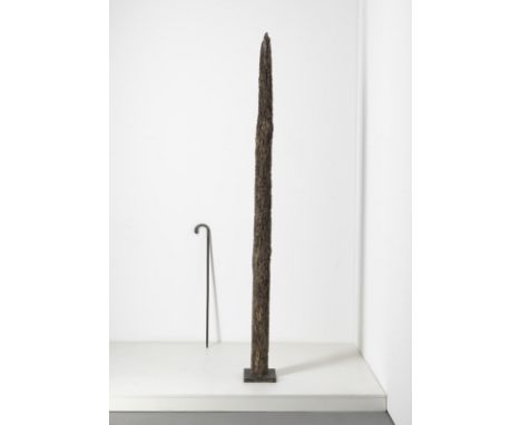 Naturalia A wooden trunk corroded by termites Africa. . Cm 215,00.