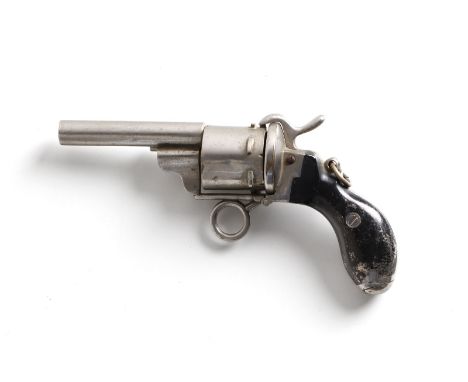 Sewing setFrance (?), 19th century. . Cm 18,50. Interesting sewing necessaire in the shape of a small revolver that contains 