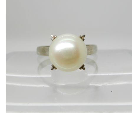A 14k white gold pearl ring, size of pearl approx 9.2mm, finger size P, weight 3.2gms Condition Report: Mount all good light 