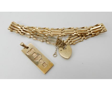 A 9ct gold gate bracelet and a 9ct ingot pendant, combined weight 8.5gms Condition Report: Length of bracelet 18cm, width 0.8