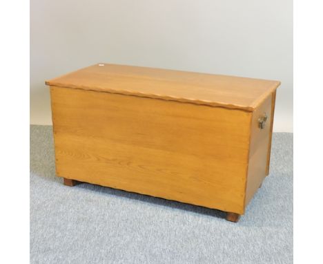 A light oak trunk, 95cm