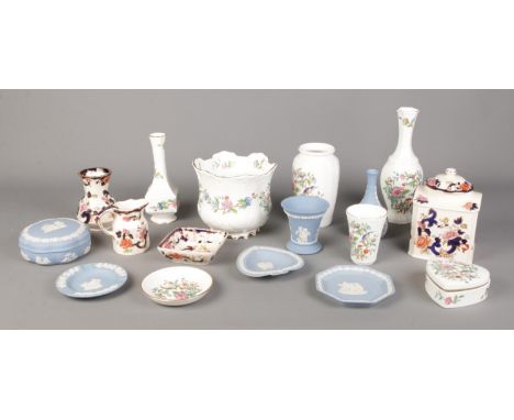 A collection of assorted ceramics, comprising of Aynsley Pembroke, Wedgwood Jasperware and Masons Mandalay. Includes ginger j