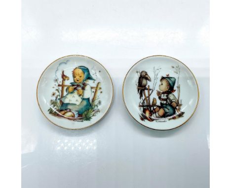 Includes He Loves Me?, and The Opinion. Copyright ARB AG. Issued: 20th centuryDimensions: 0.5"H x 3.75" dia.Manufacturer: Goe