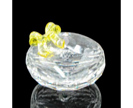 Clear crystal faceted heart shaped box with lid. Enclosed clear crystal flower with green center. Swarovski backstamp. 740020