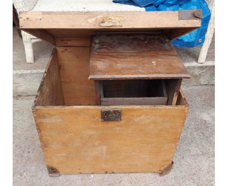 An old wooden trunk and a coal purdonium - a/f