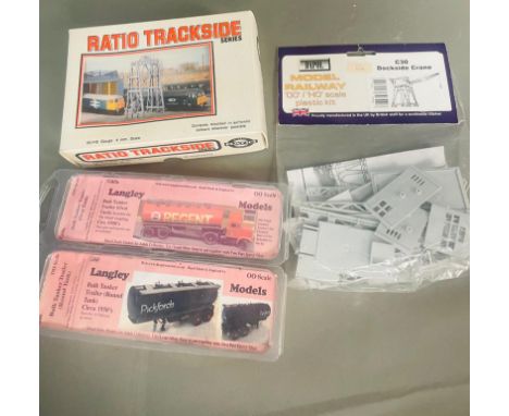 A selection of model railway kits to include: Model Railway C30 Dockside Crane, Ratio Trackside series 545 Loco Lifting Hoist