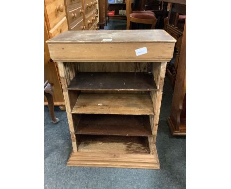 SMALL WOODEN SHELF UNIT 