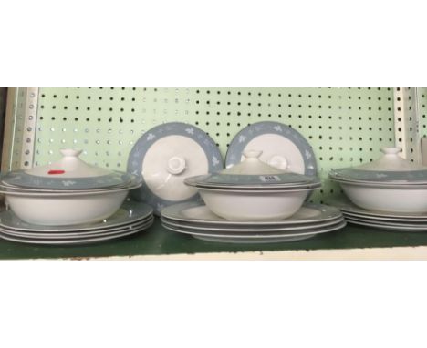 SHELF OF ROYAL DOULTON DINNERWARE WITH 8 DINNER PLATES, 3 PLATTERS &amp; 4 VEGETABLE DISHES