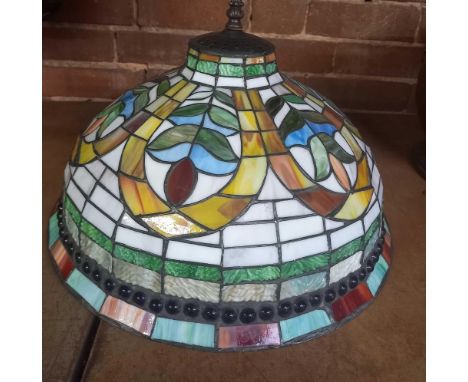 TIFFANY STYLE LAMP SHADE 