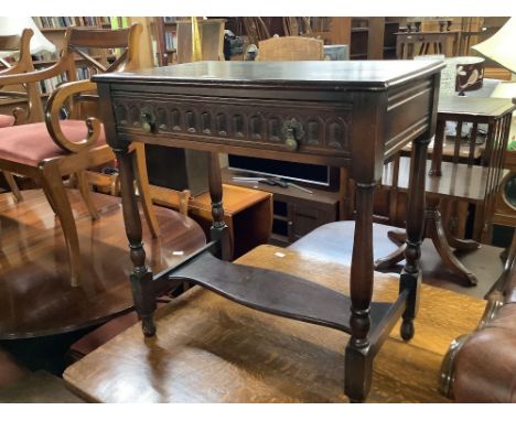 REPRODUCTION MAHOGANY SIDE TABLE WITH SHELF UNDER