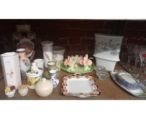 SHELF OF MISC CHINAWARE INCL: ORNATE VASE, FLORAL CANDLESTICK HOLDERS, TRAYS &amp; OTHER CHINA  