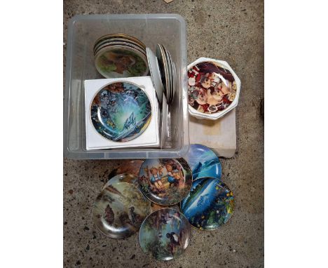 CARTON OF ROYAL WORCESTER BLUE CROSS PLATE COLLECTION PLATES &amp; OTHERS
