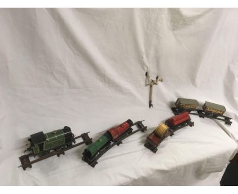 CARTON WITH QTY OF VINTAGE 'O' GAUGE TRACK ENGINES &amp; ROLLING STOCK