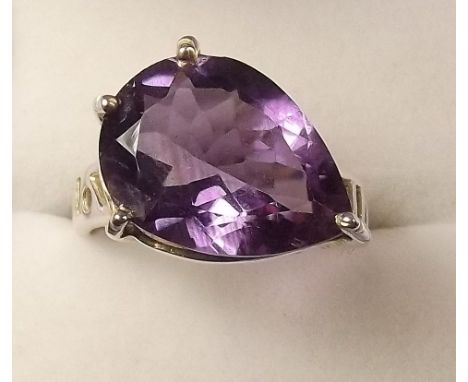 A silver and amethyst ring, size P