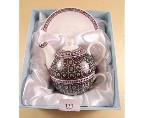 A Gracie's Teaware Los Angelos teapot and tea cup set - boxed