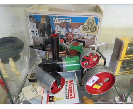 A Mamod SR1a steam roller with catalogue and accessories in original box